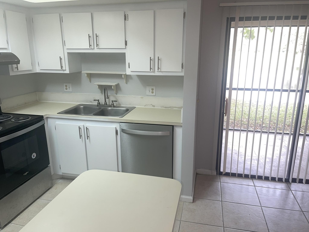 4185 Oak Terrace Drive - Photo 3