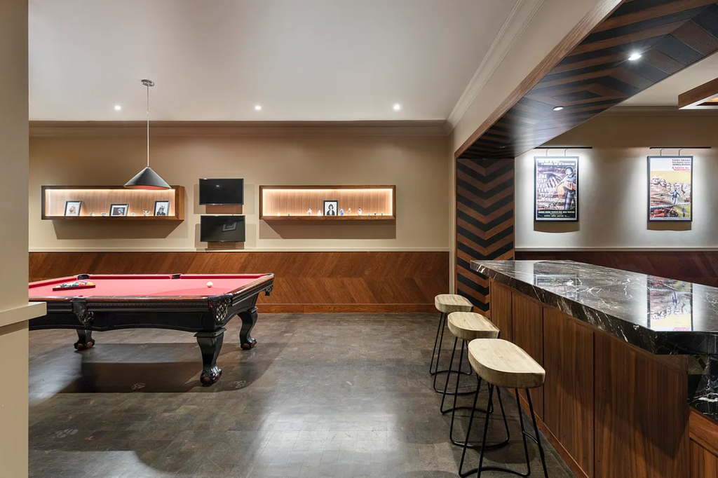 West 60  St  - Photo 11