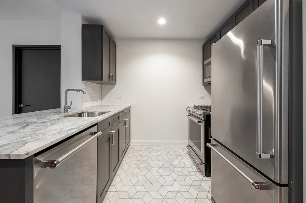 West 60  St  - Photo 3