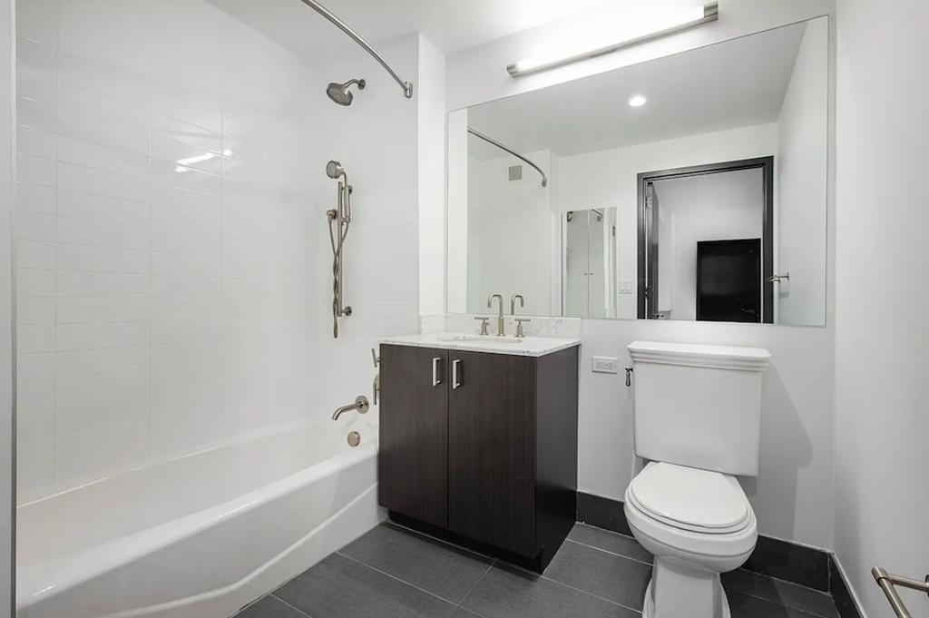 West 60  St  - Photo 5