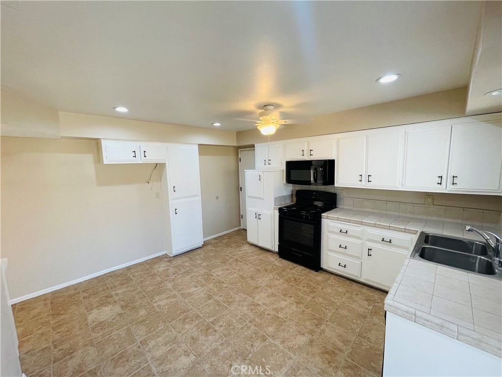678 Monterey Place - Photo 7