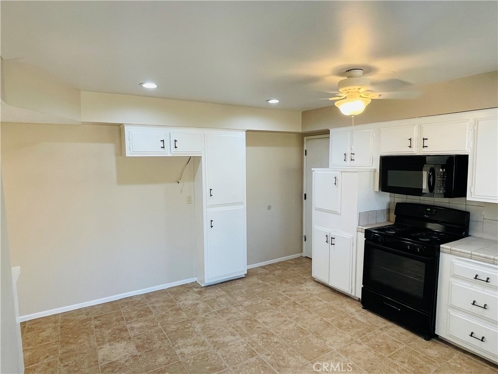 678 Monterey Place - Photo 9