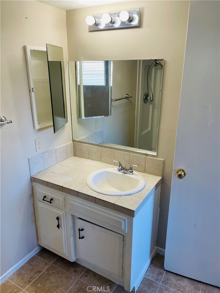 678 Monterey Place - Photo 19