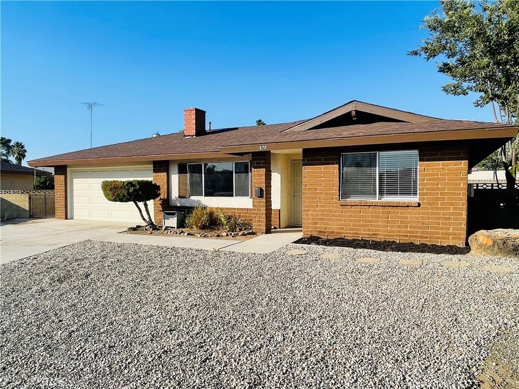 678 Monterey Place - Photo 0