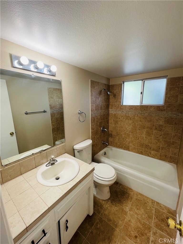 678 Monterey Place - Photo 15