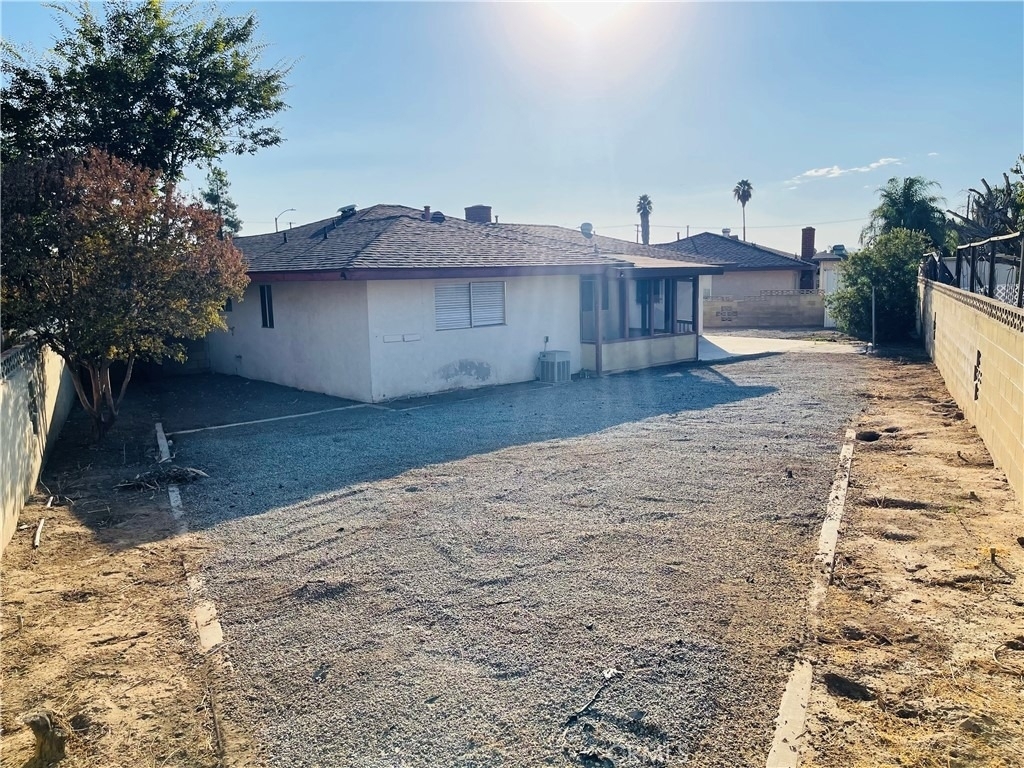678 Monterey Place - Photo 33