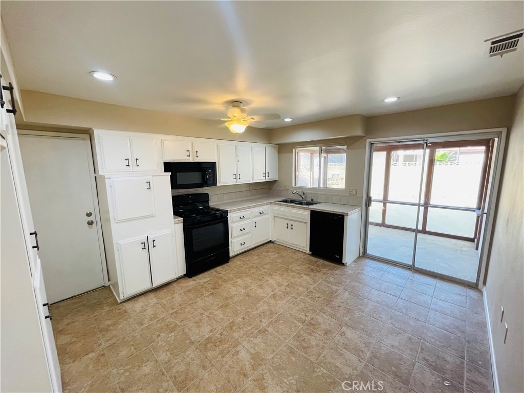678 Monterey Place - Photo 6