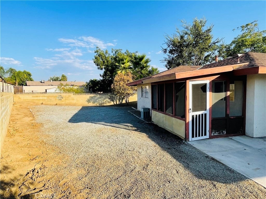 678 Monterey Place - Photo 32