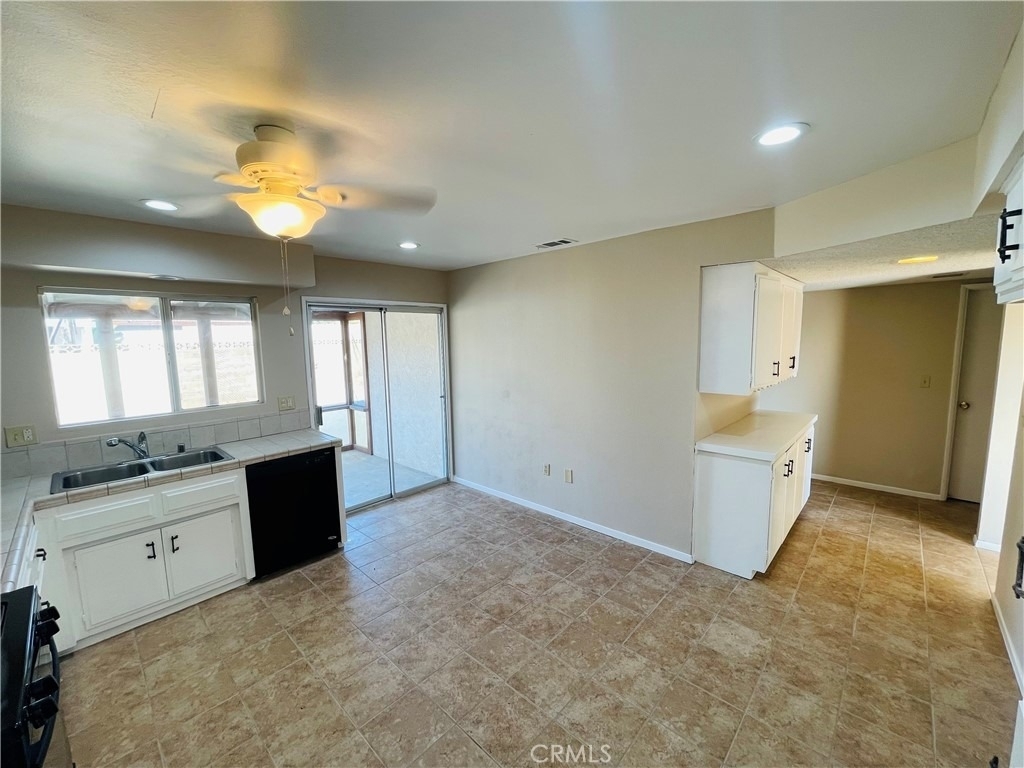 678 Monterey Place - Photo 10