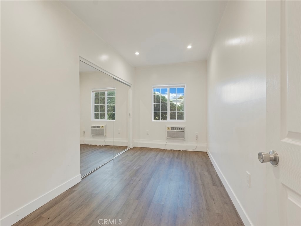 22222 Vanowen - Photo 6