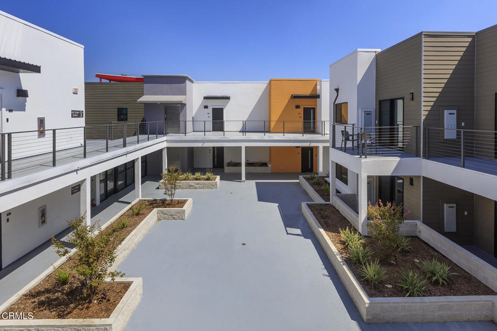 1300 W Mission Boulevard - Photo 11