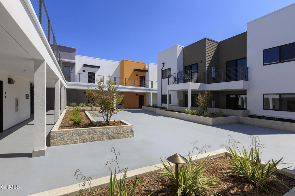 1300 W Mission Boulevard - Photo 9