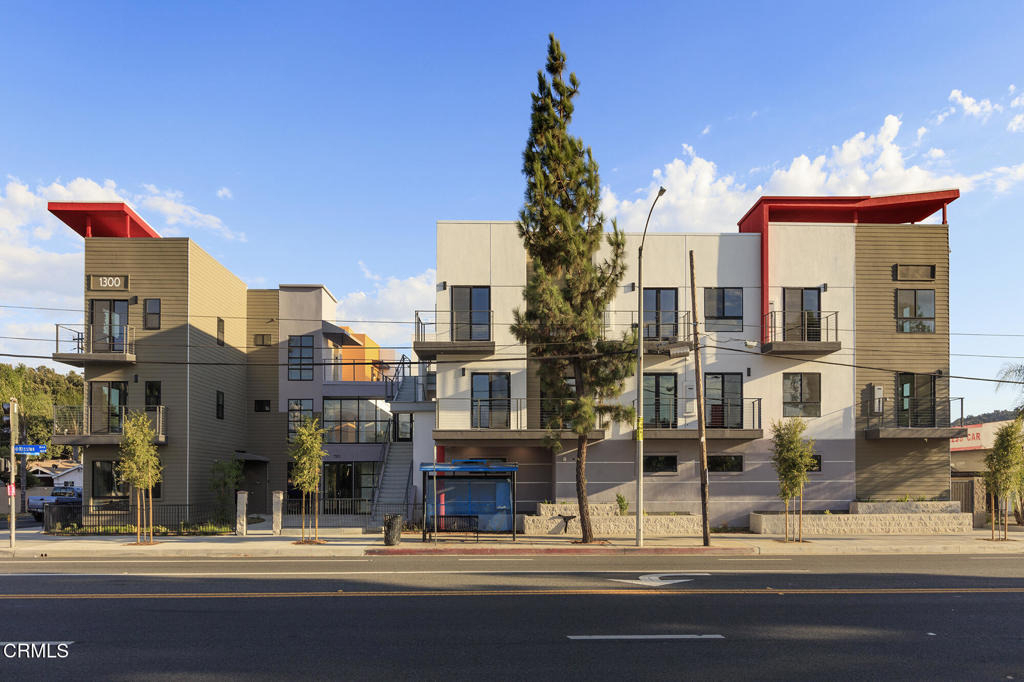 1300 W Mission Boulevard - Photo 0