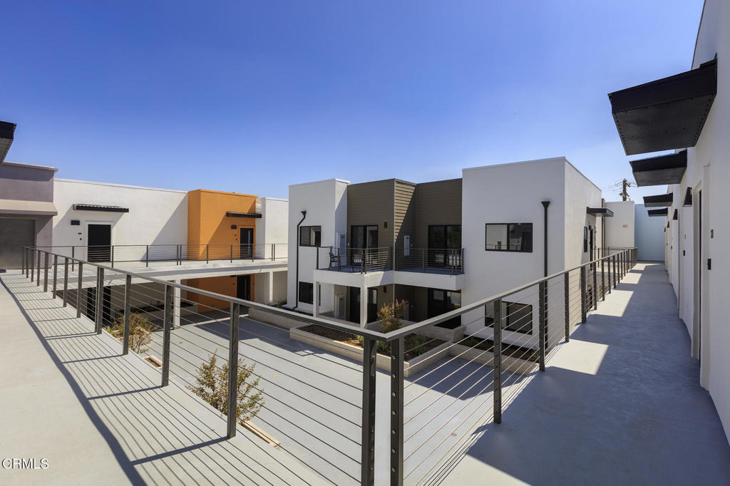 1300 W Mission Boulevard - Photo 10