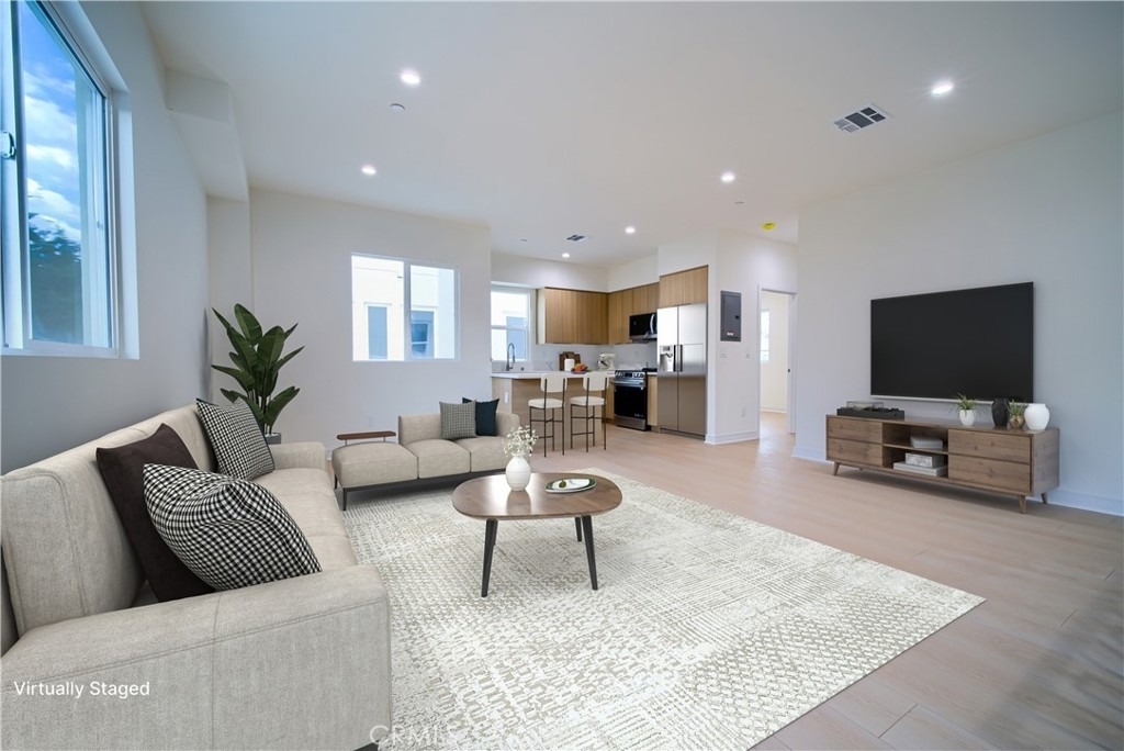 259 S Avenue 54 - Photo 2