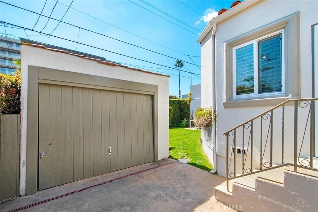 8848 Ashcroft - Photo 32