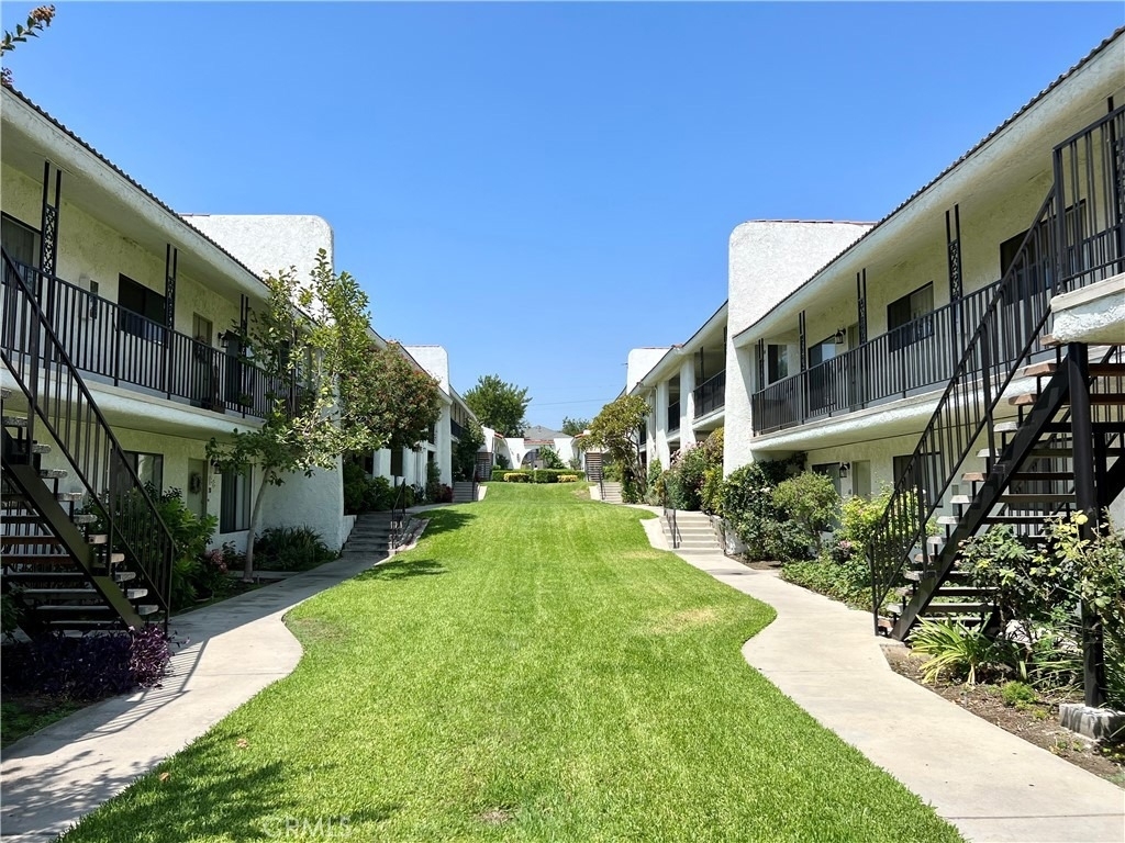 755 E Date - Photo 3