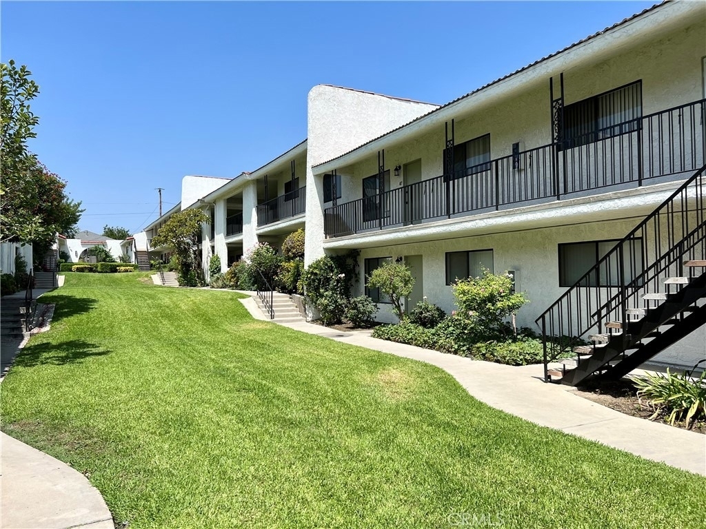 755 E Date - Photo 2