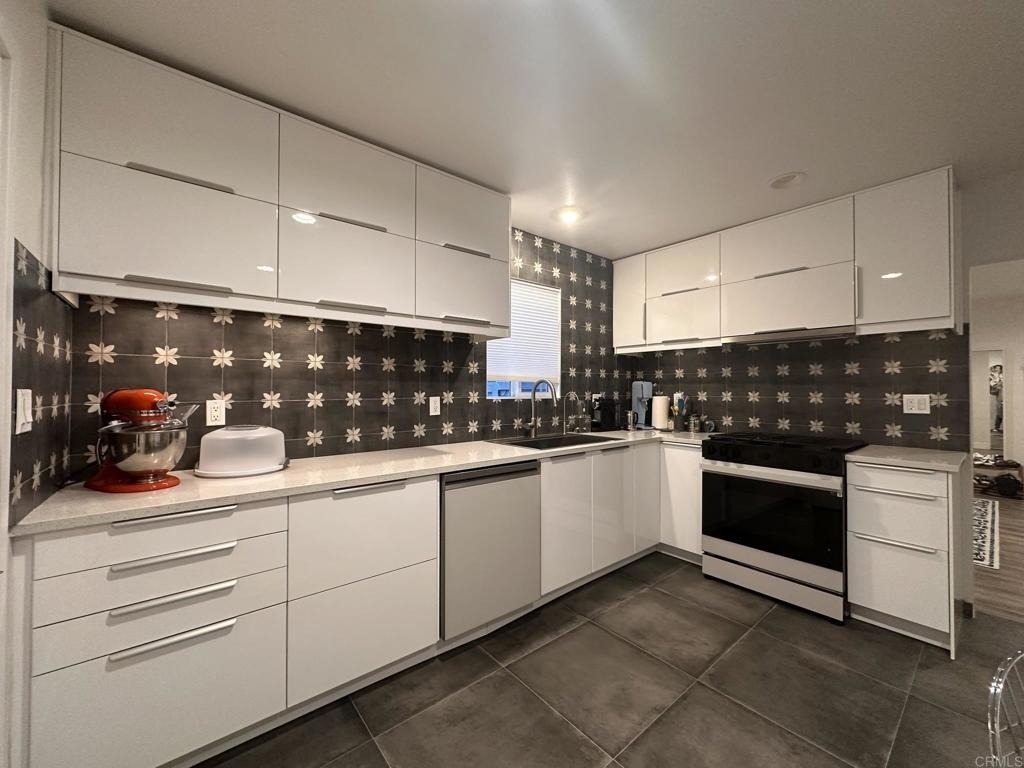 4043 W 159th Street - Photo 0