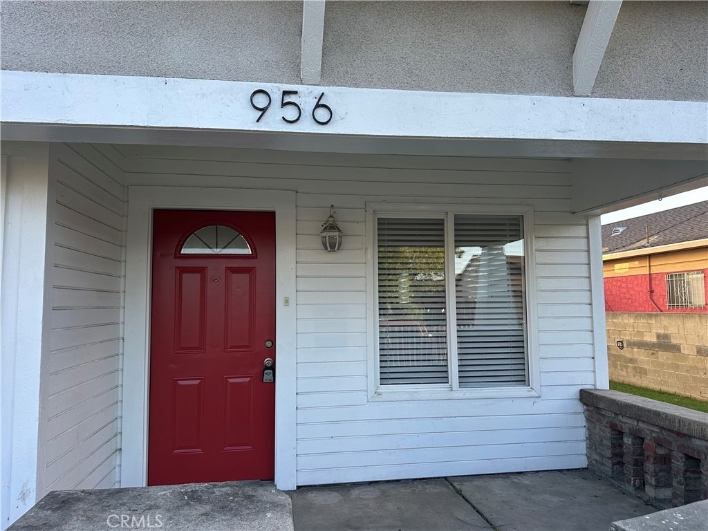 956 E 43rd - Photo 1