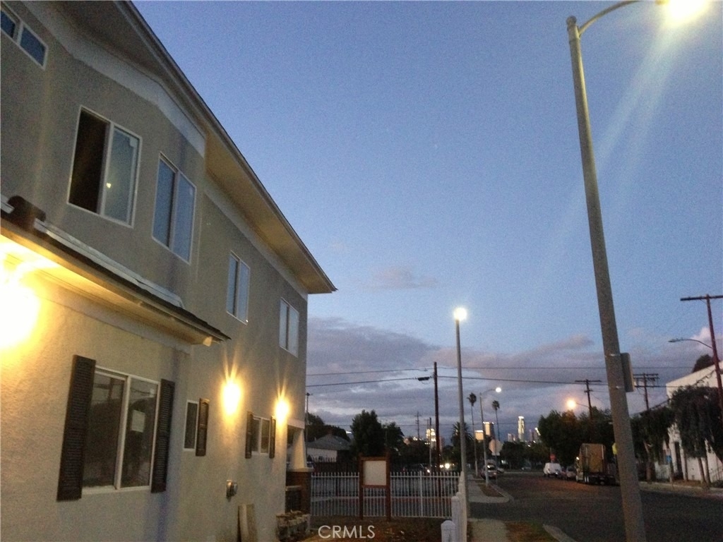 956 E 43rd - Photo 30