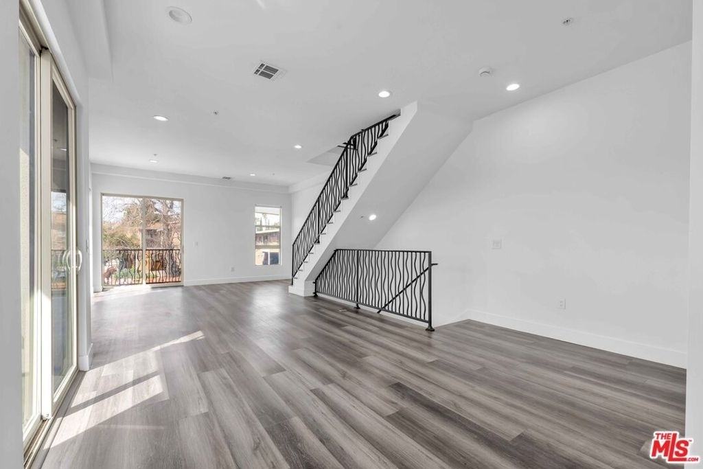 6006 Klump Avenue - Photo 3