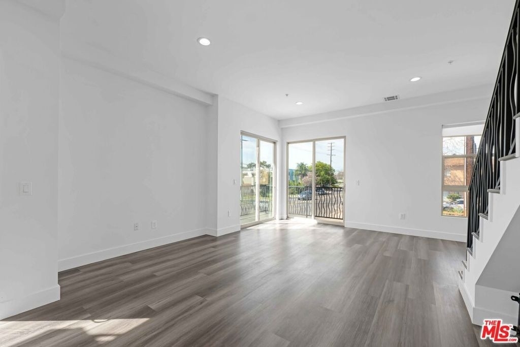6006 Klump Avenue - Photo 5