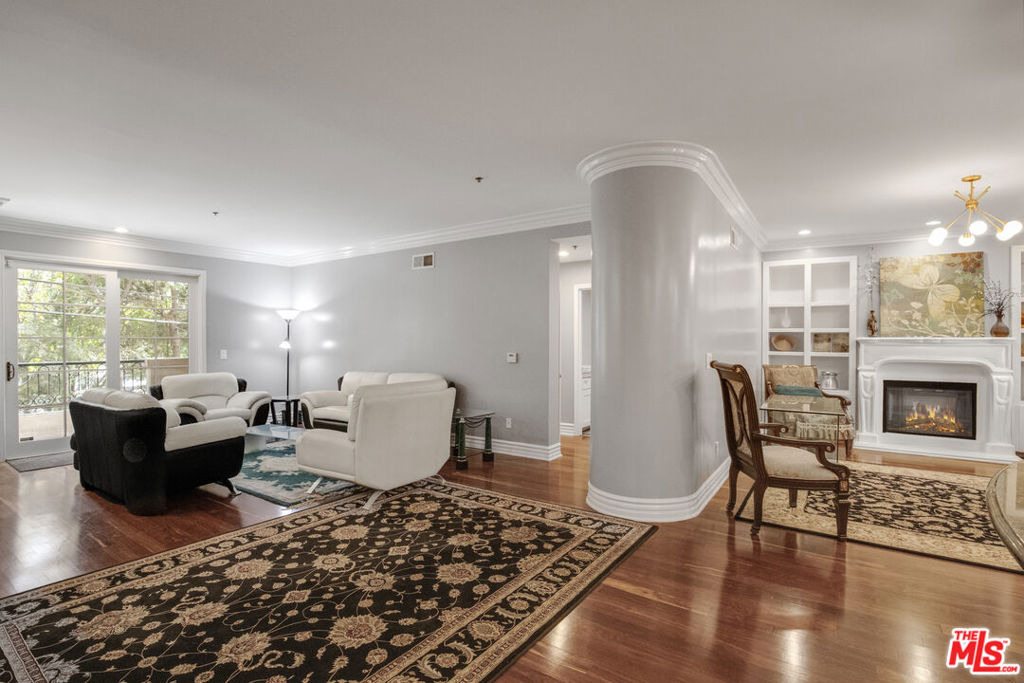 850 N Croft Avenue - Photo 4