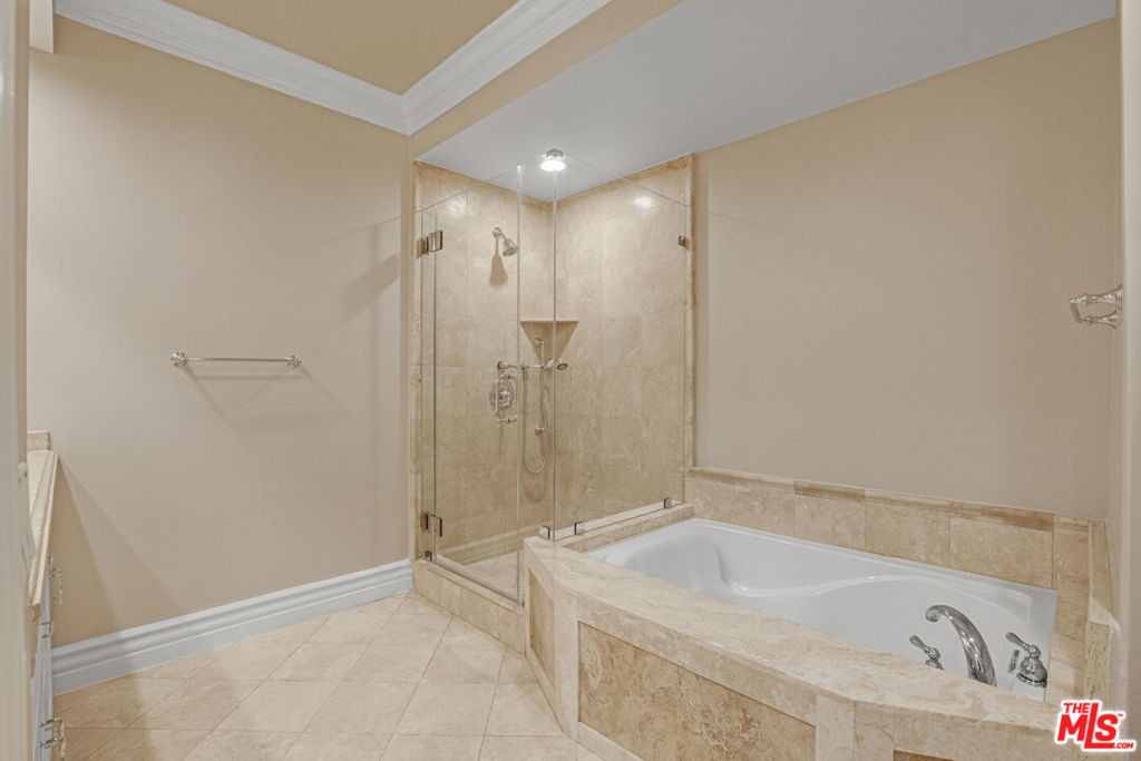 850 N Croft Avenue - Photo 18