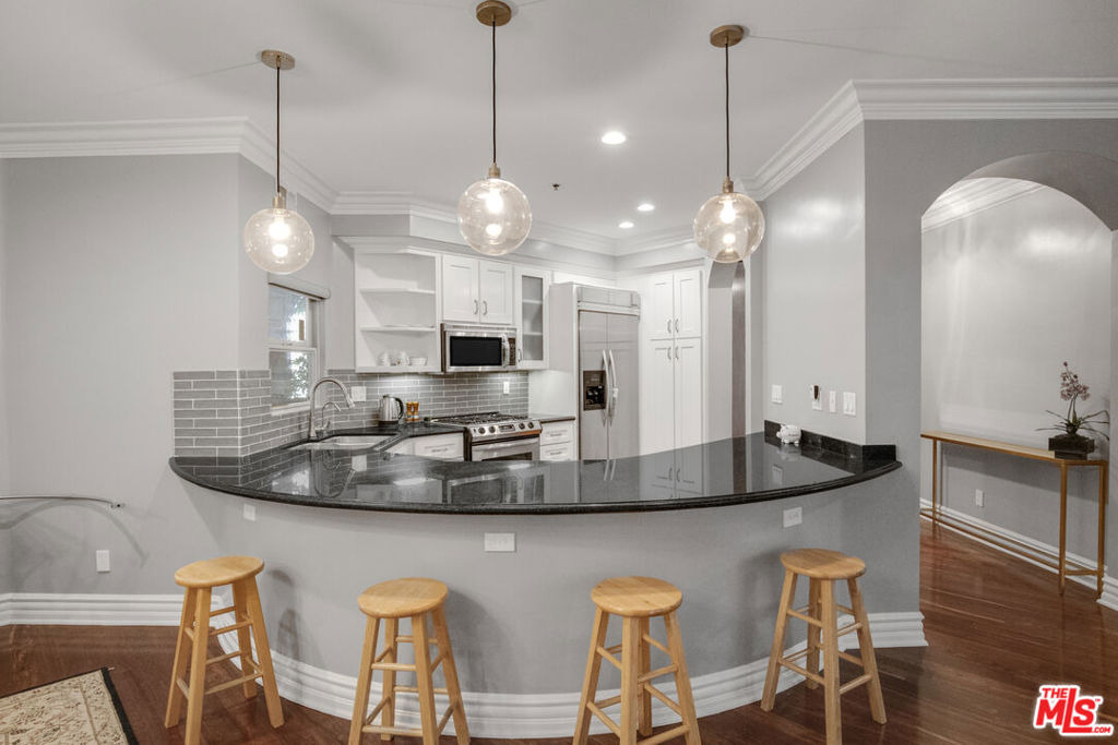 850 N Croft Avenue - Photo 13