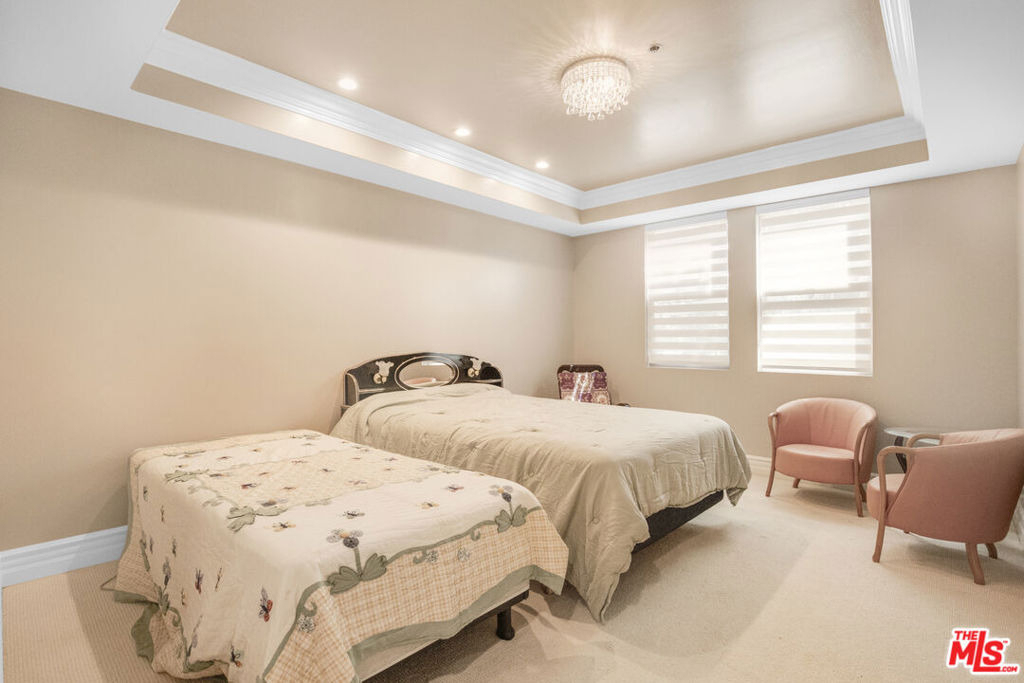850 N Croft Avenue - Photo 16