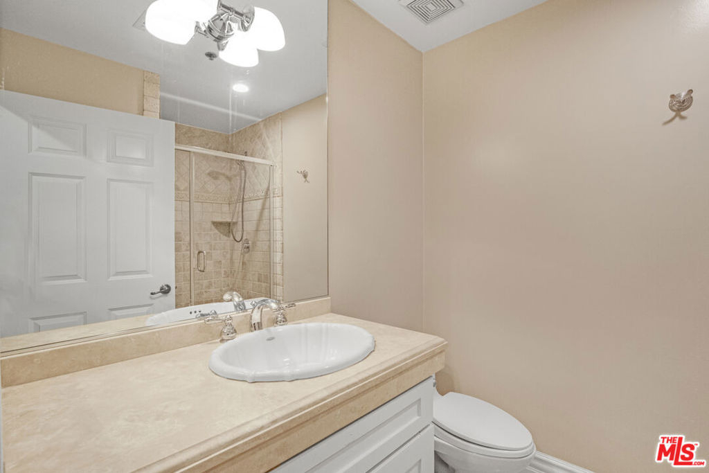 850 N Croft Avenue - Photo 22