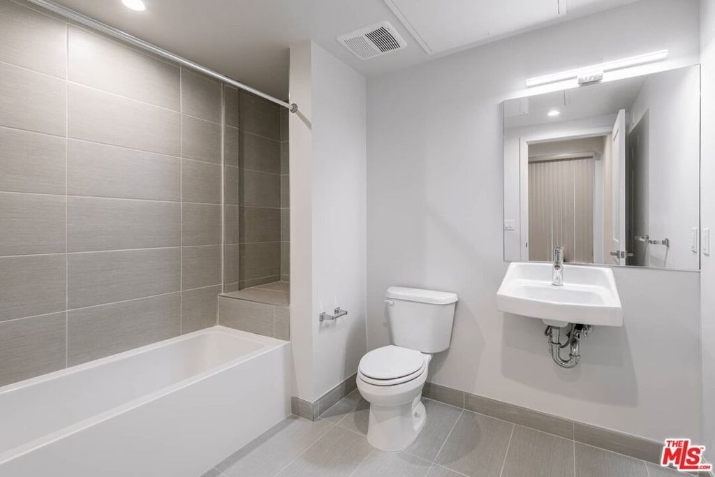 3726 Kelton Avenue - Photo 4