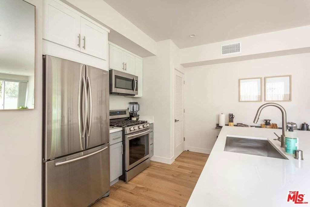 3726 Kelton Avenue - Photo 10