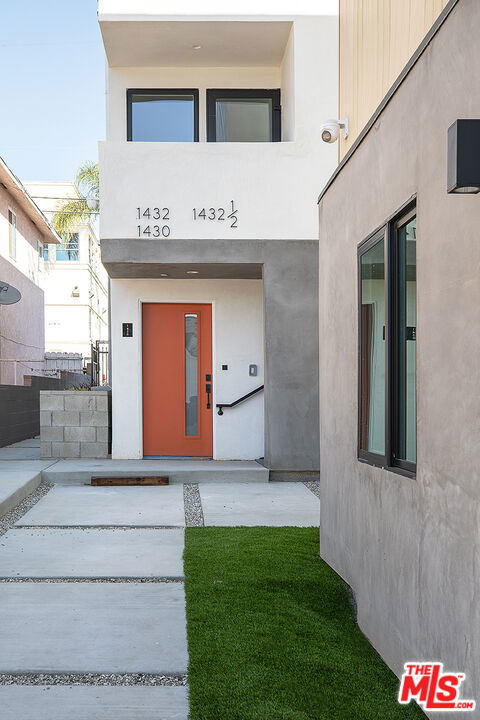 1432 W 9th Street - Photo 1