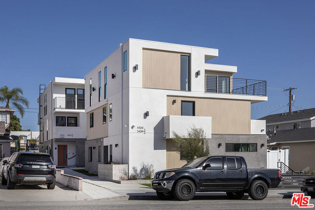 1432 W 9th Street - Photo 3