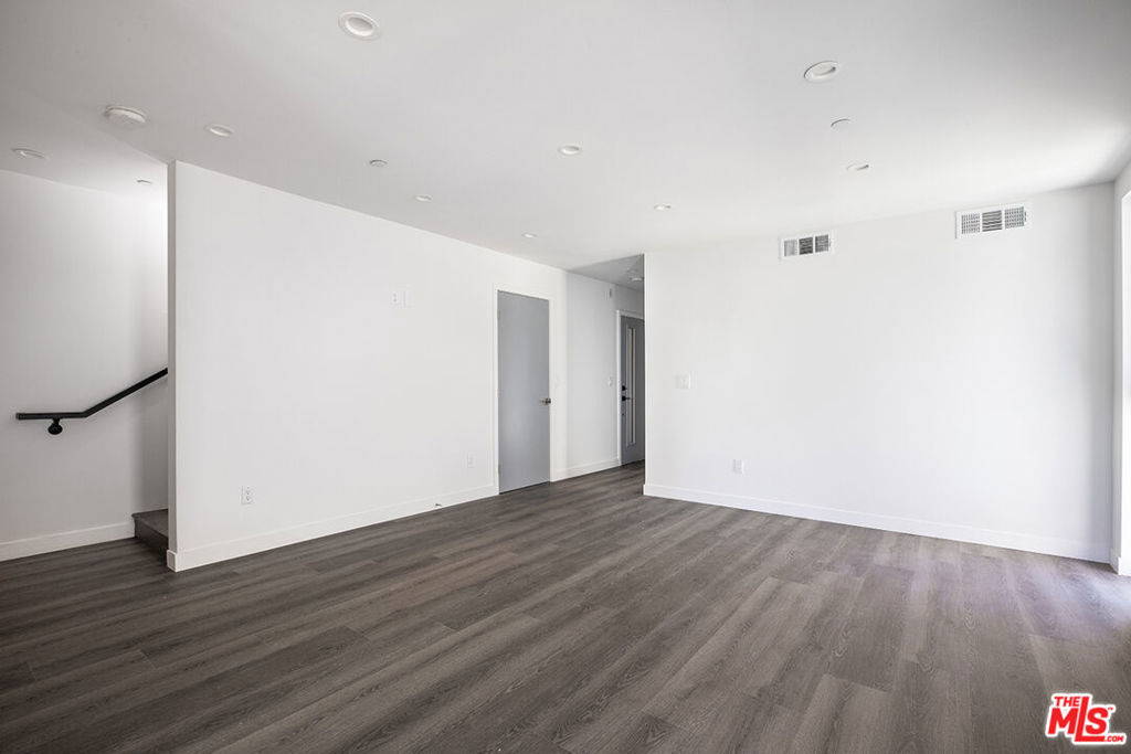1432 W 9th Street - Photo 7