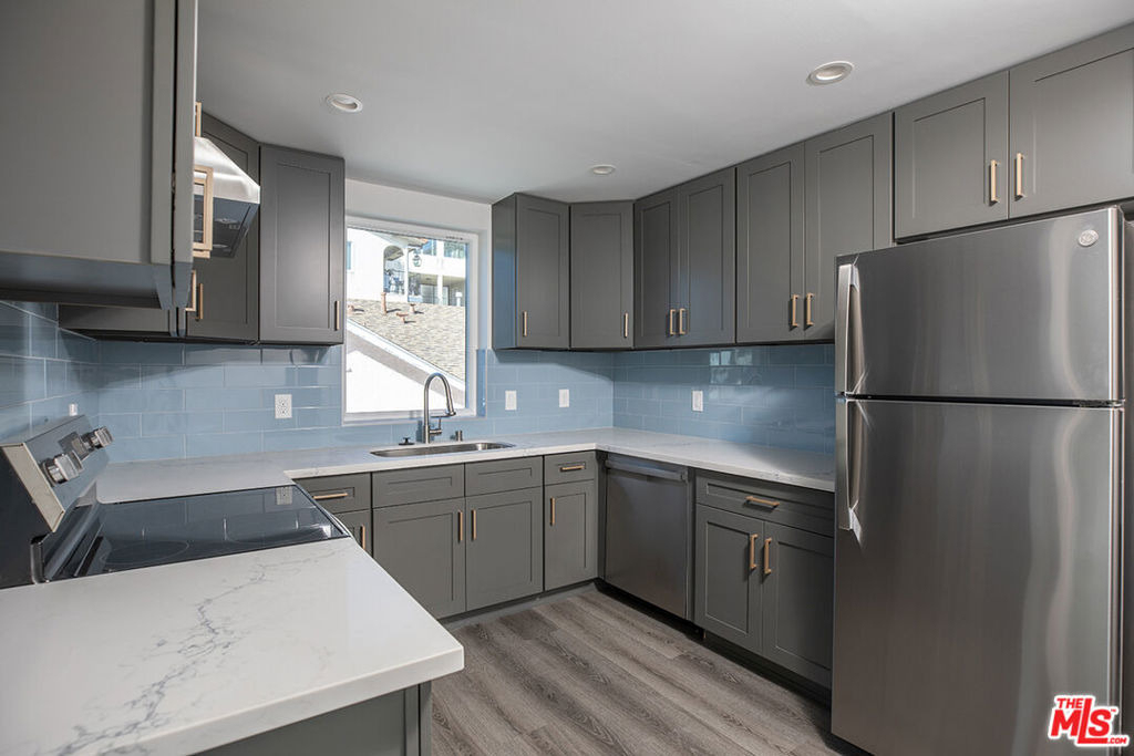 1432 W 9th Street - Photo 4