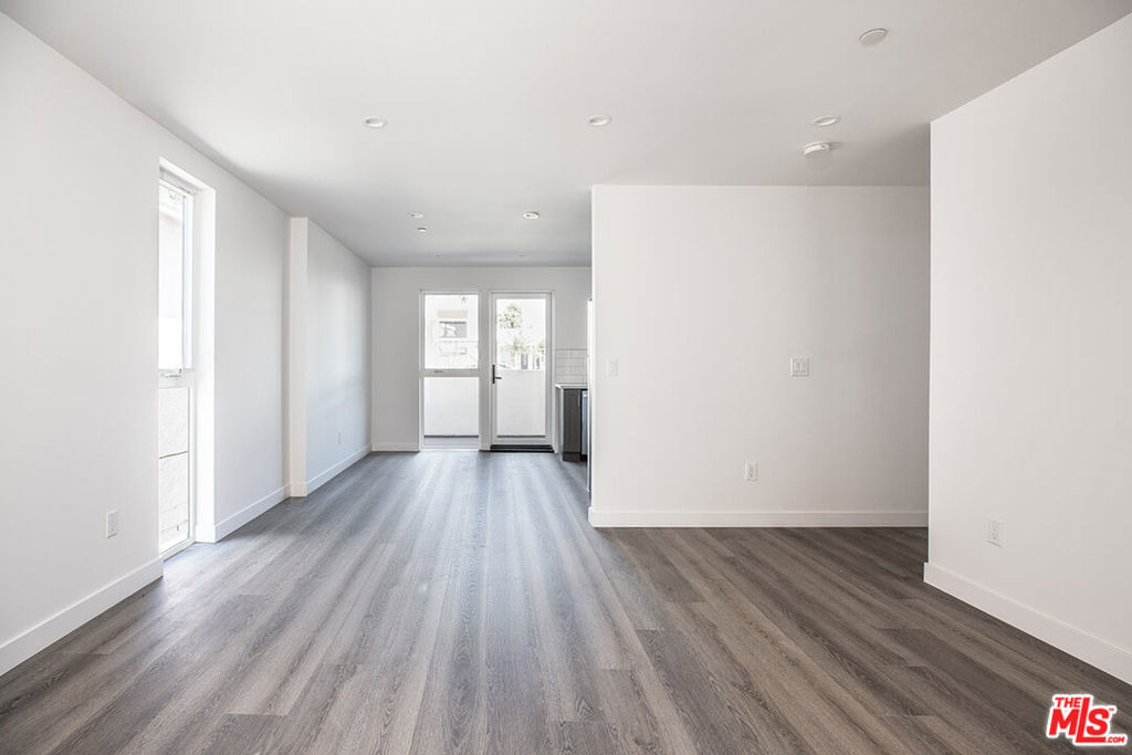 1432 W 9th Street - Photo 5