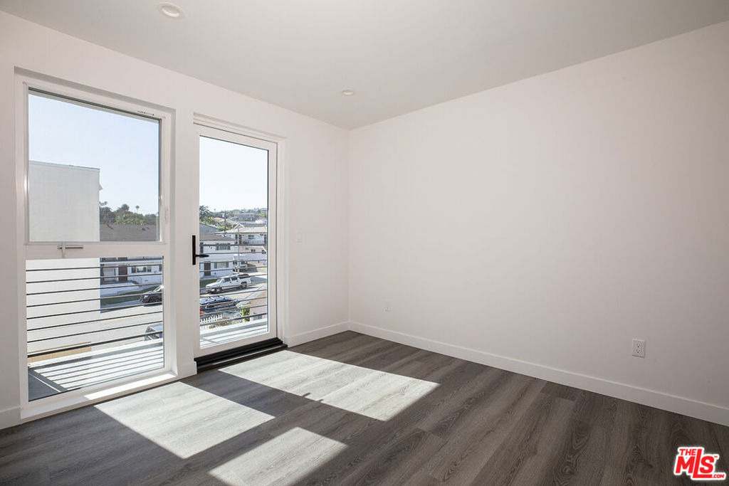 1432 W 9th Street - Photo 9