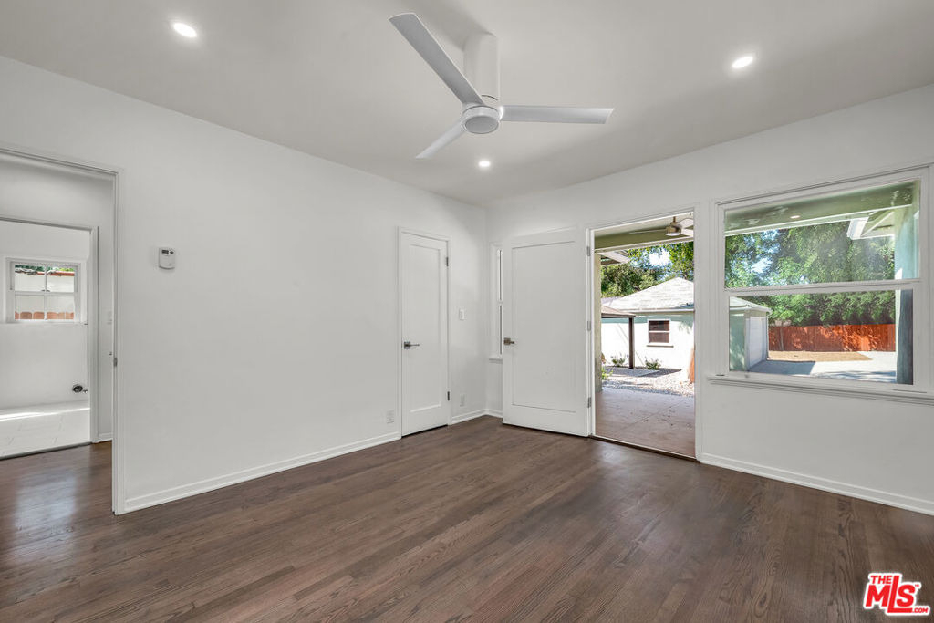 1091 Palm Terrace - Photo 16