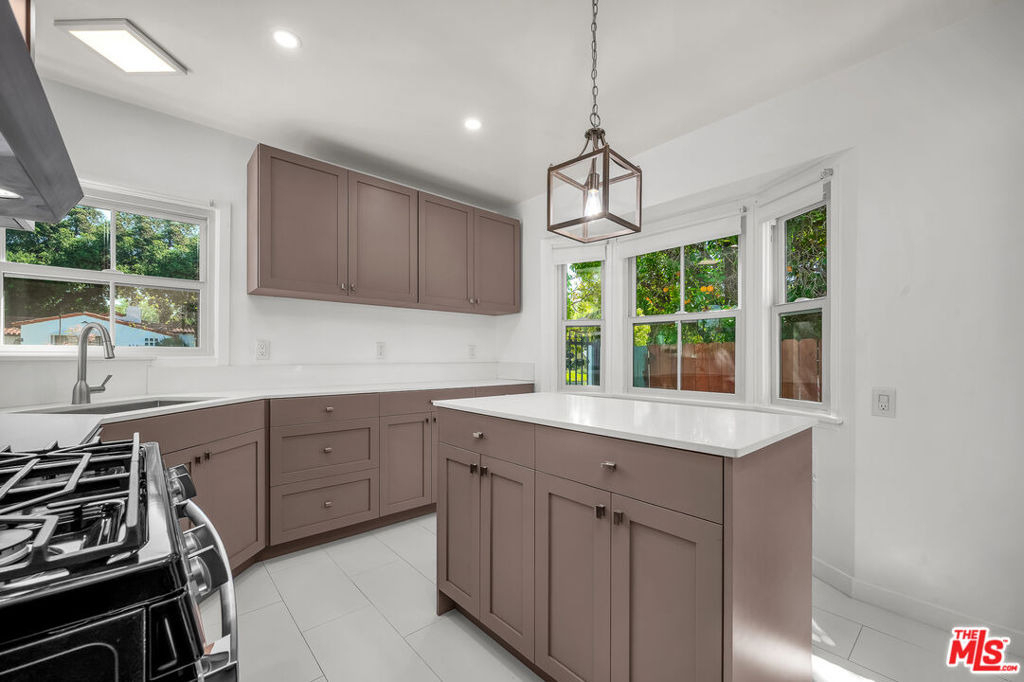 1091 Palm Terrace - Photo 10