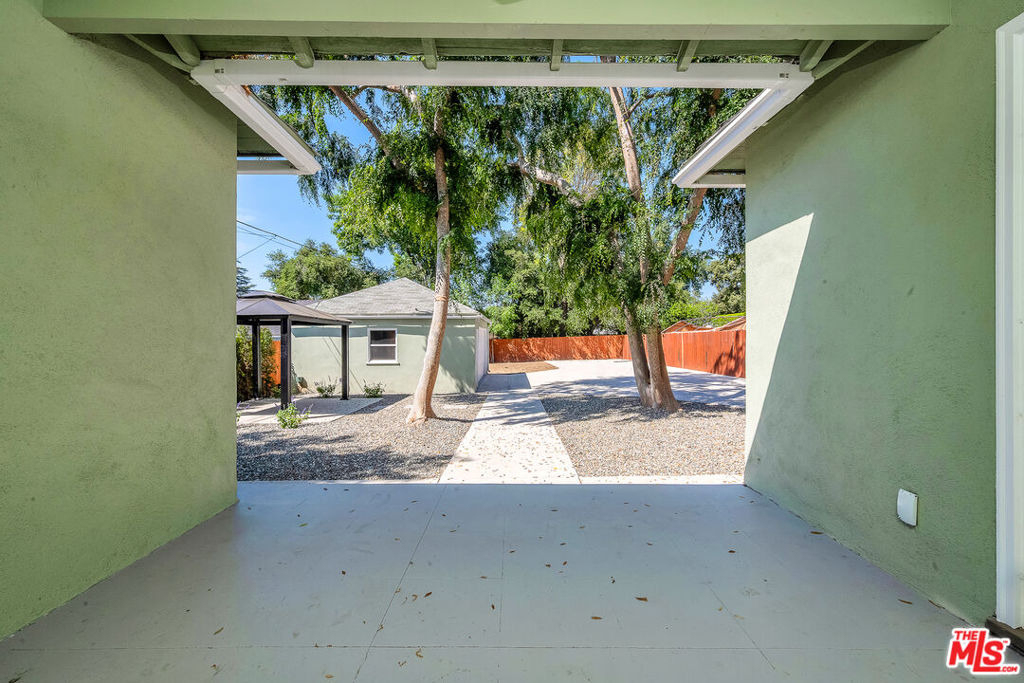 1091 Palm Terrace - Photo 32