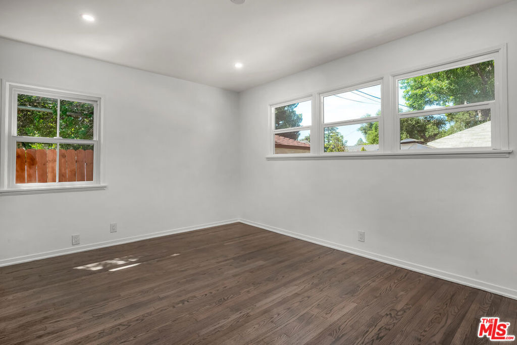 1091 Palm Terrace - Photo 14