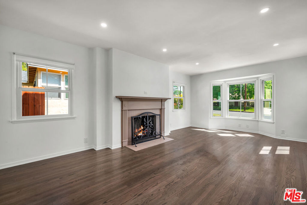 1091 Palm Terrace - Photo 3