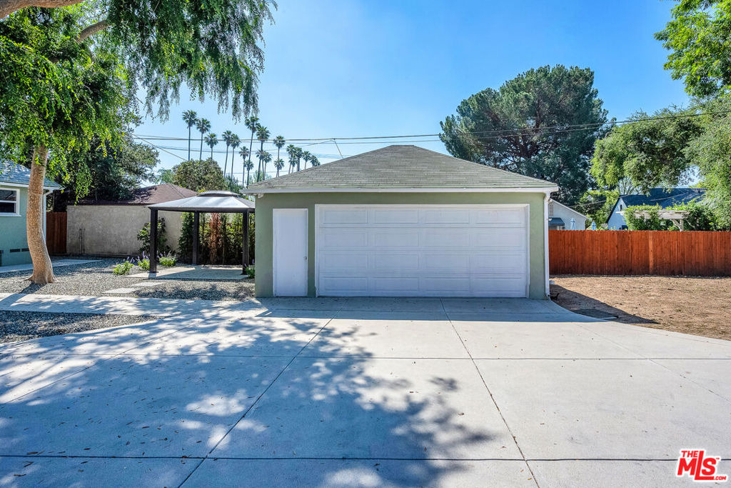 1091 Palm Terrace - Photo 27