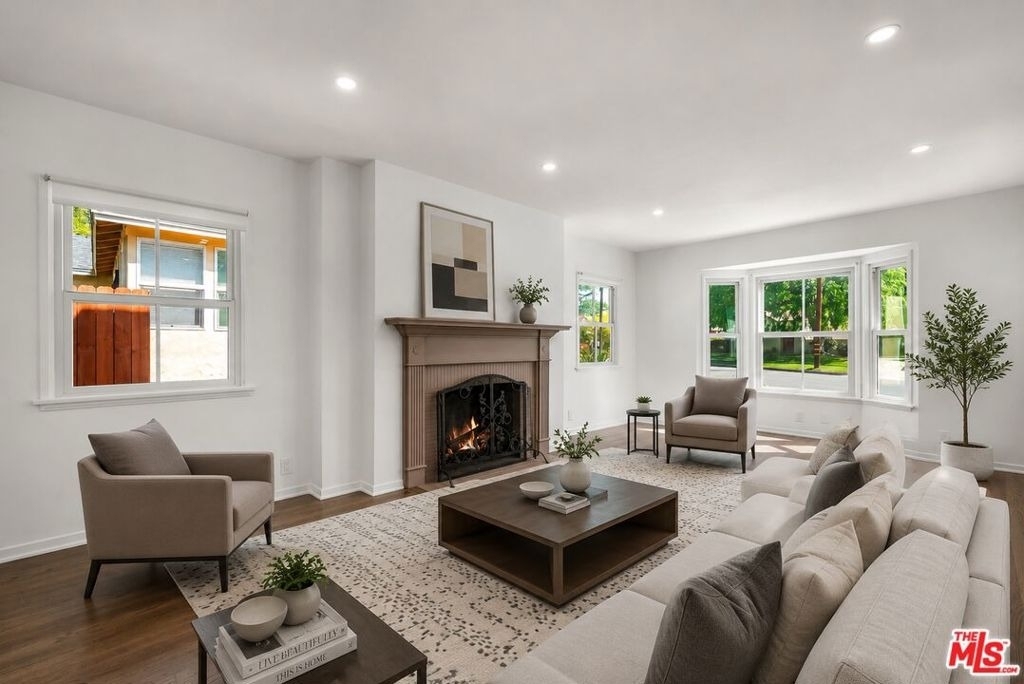 1091 Palm Terrace - Photo 4