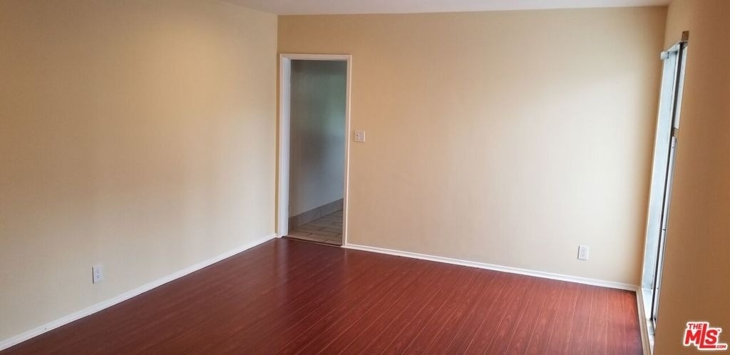 5950 Carlton Way - Photo 3