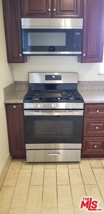 5950 Carlton Way - Photo 7