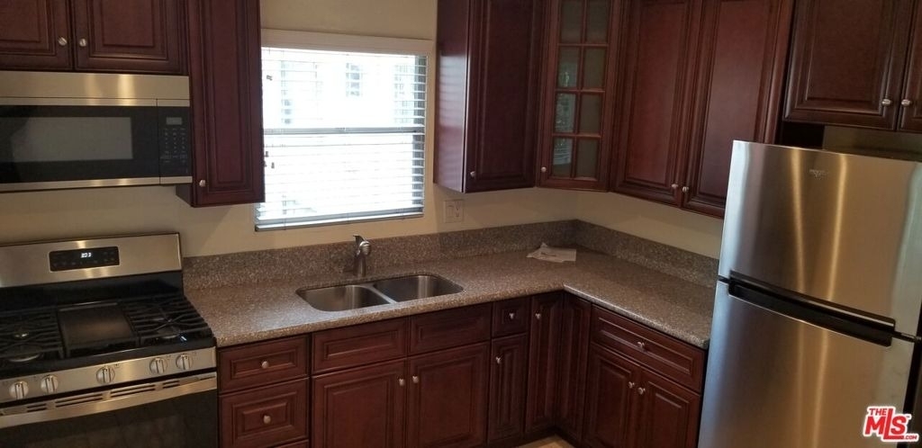 5950 Carlton Way - Photo 8